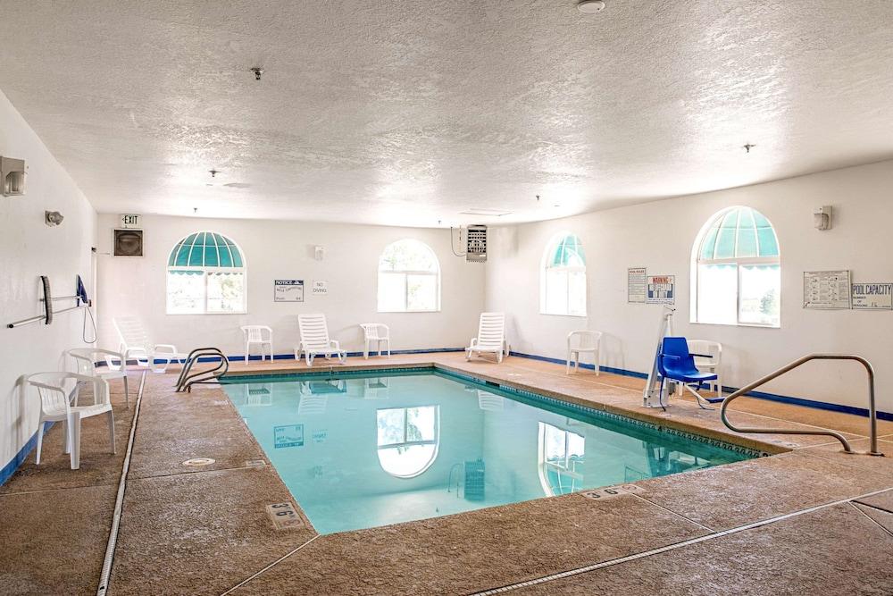 swimming pool spa