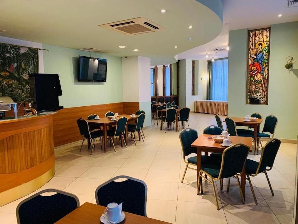 restaurant-cafeteria
