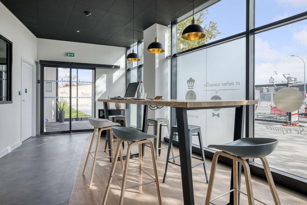 restaurant cafeteria