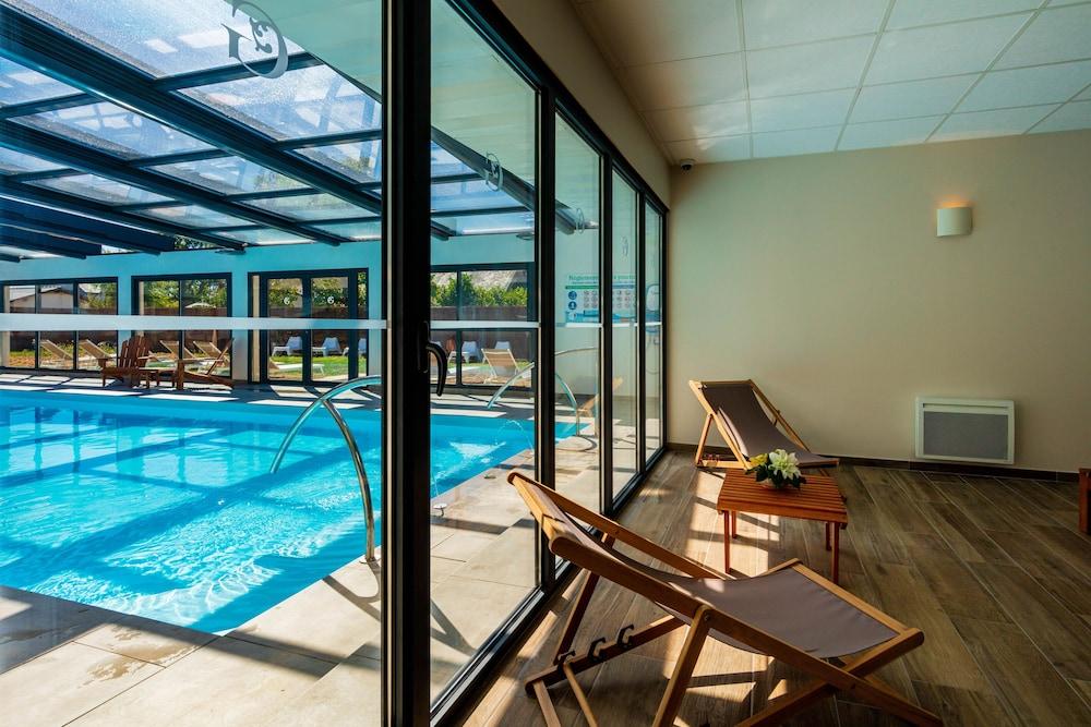 swimming pool spa
