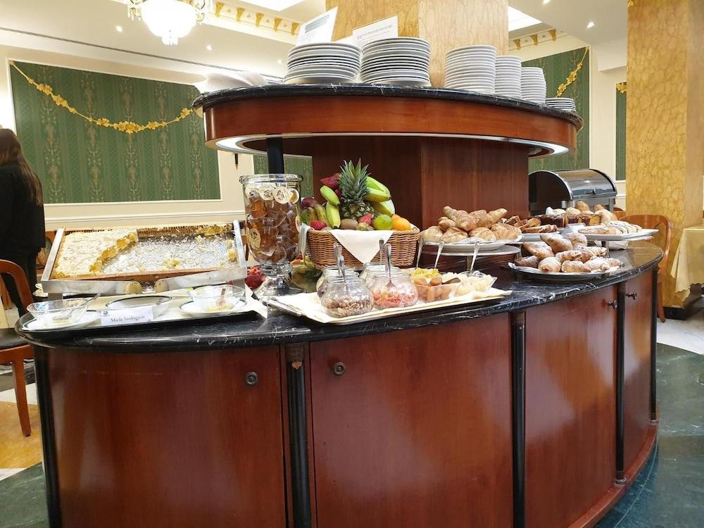 restaurant cafeteria