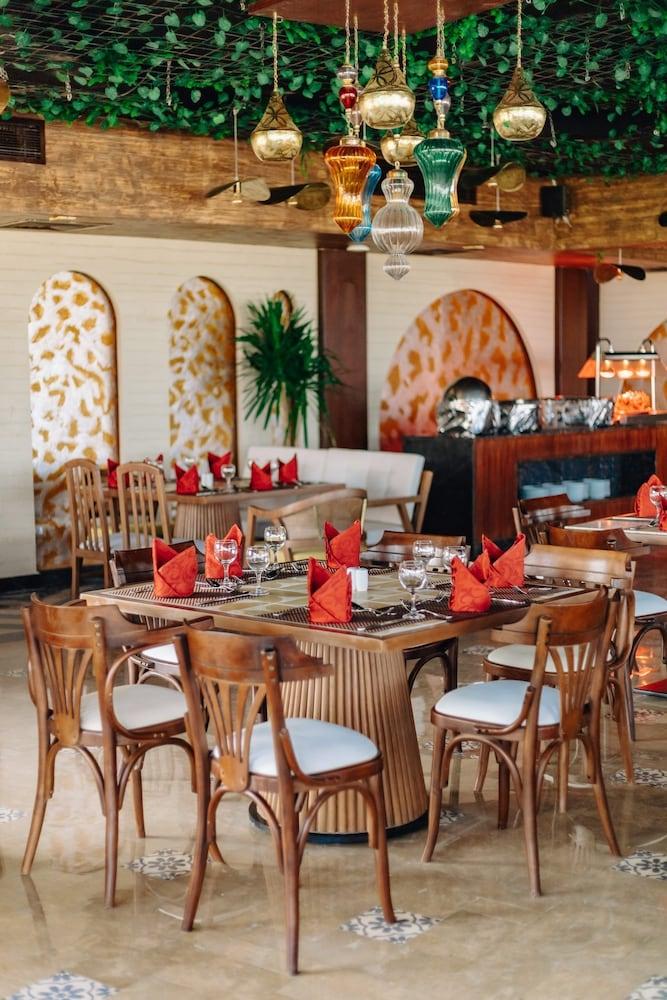 restaurant cafeteria