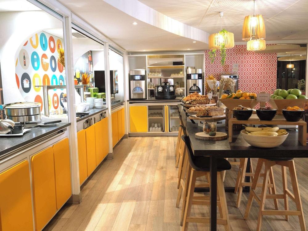 restaurant cafeteria