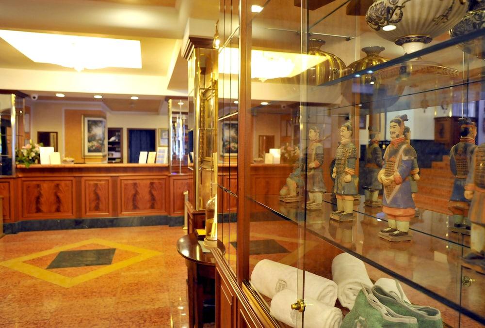 lobby