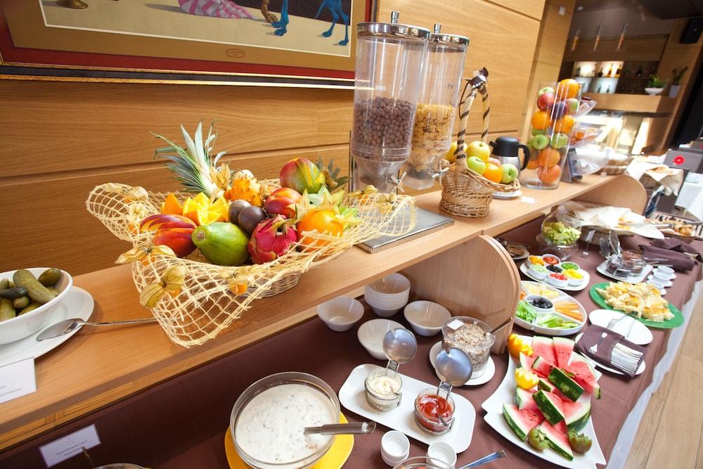 restaurant cafeteria