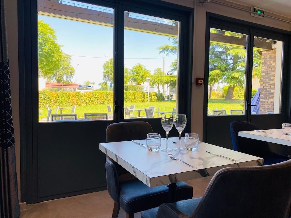 restaurant cafeteria