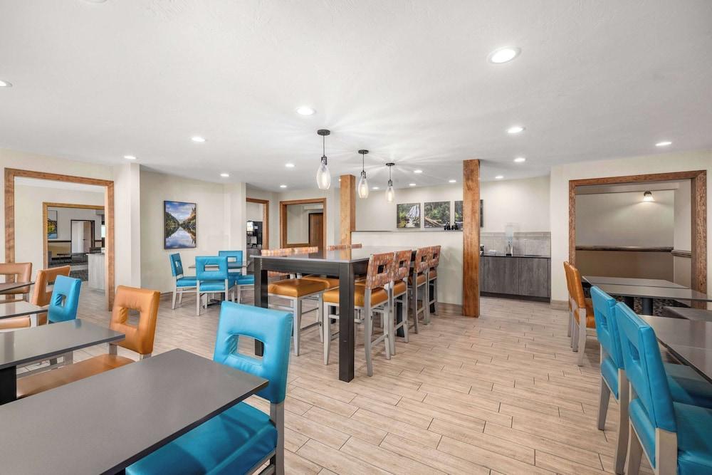 restaurant cafeteria