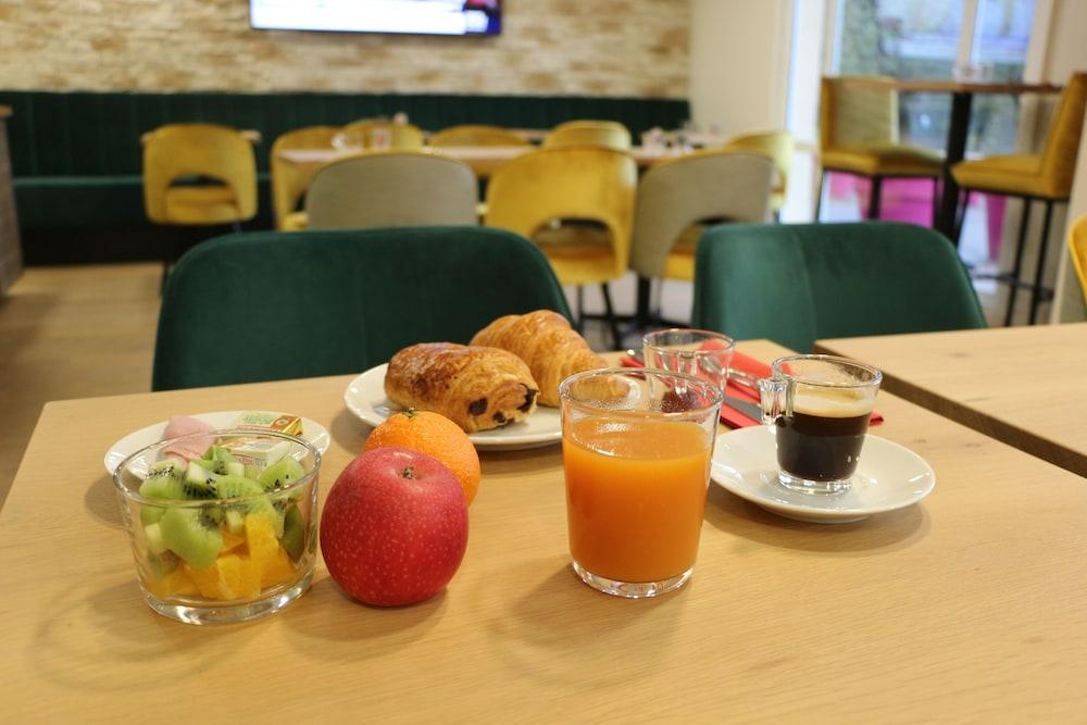 restaurant cafeteria