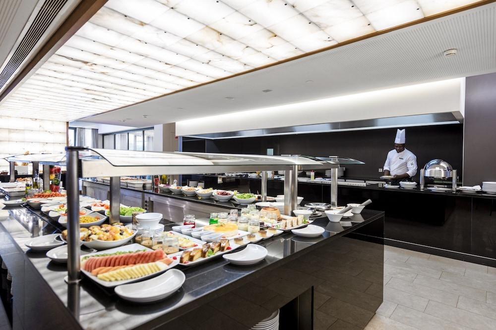 restaurant cafeteria
