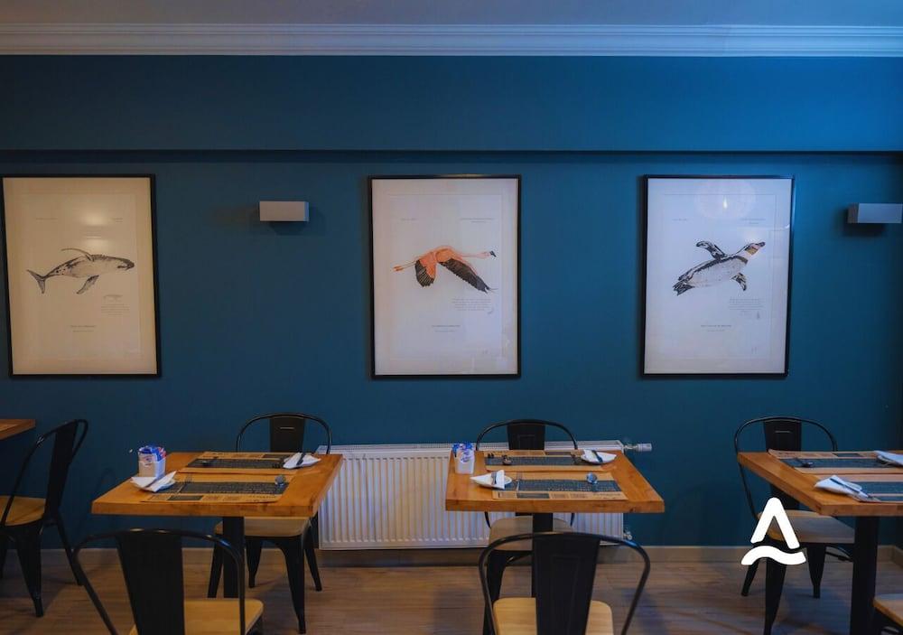 restaurant cafeteria