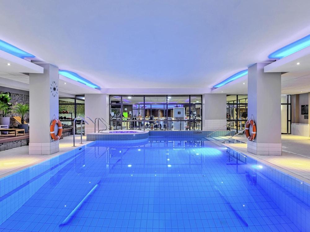 swimming pool spa