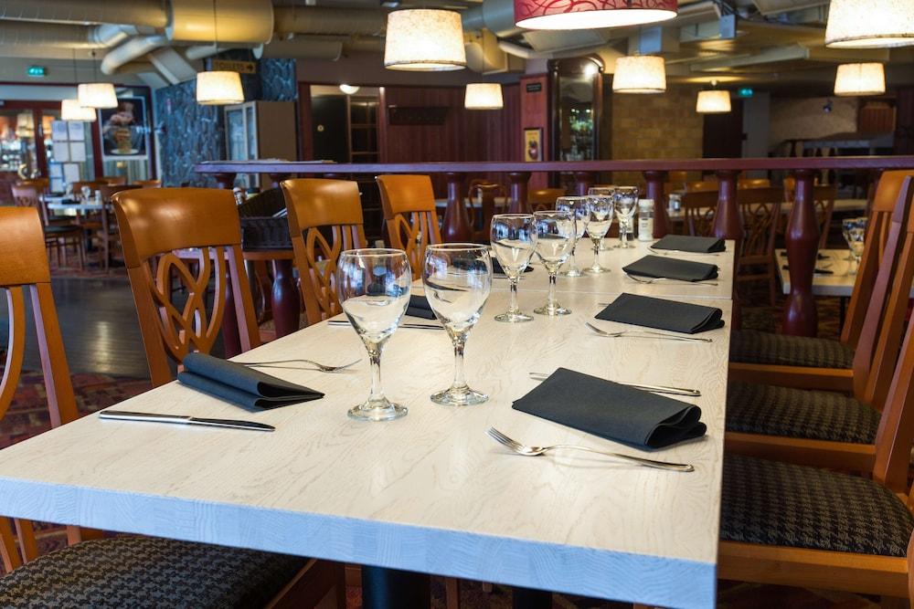 restaurant cafeteria