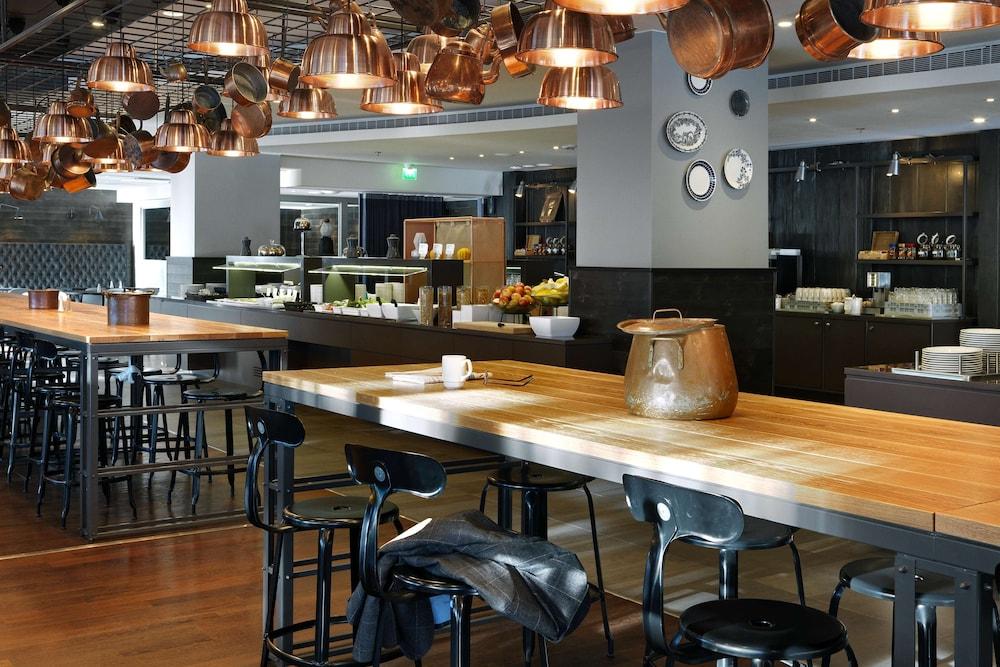 restaurant cafeteria