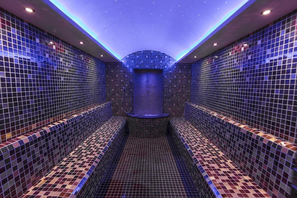 swimming pool spa