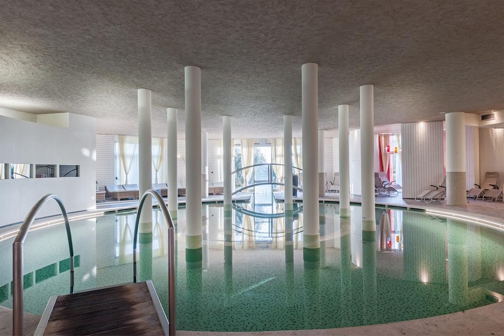 swimming pool spa