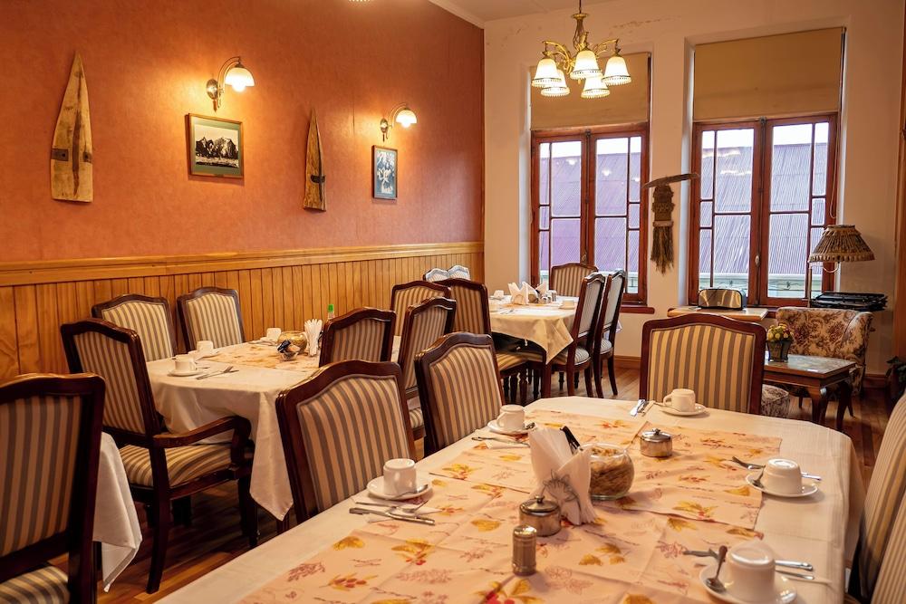 restaurant cafeteria