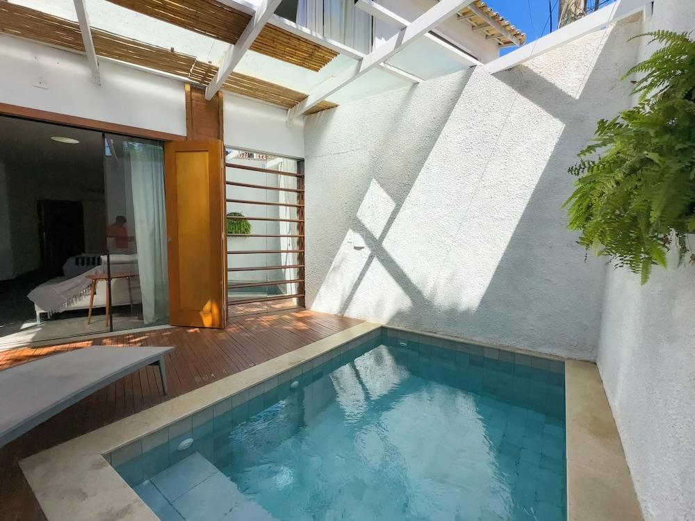 swimming pool spa