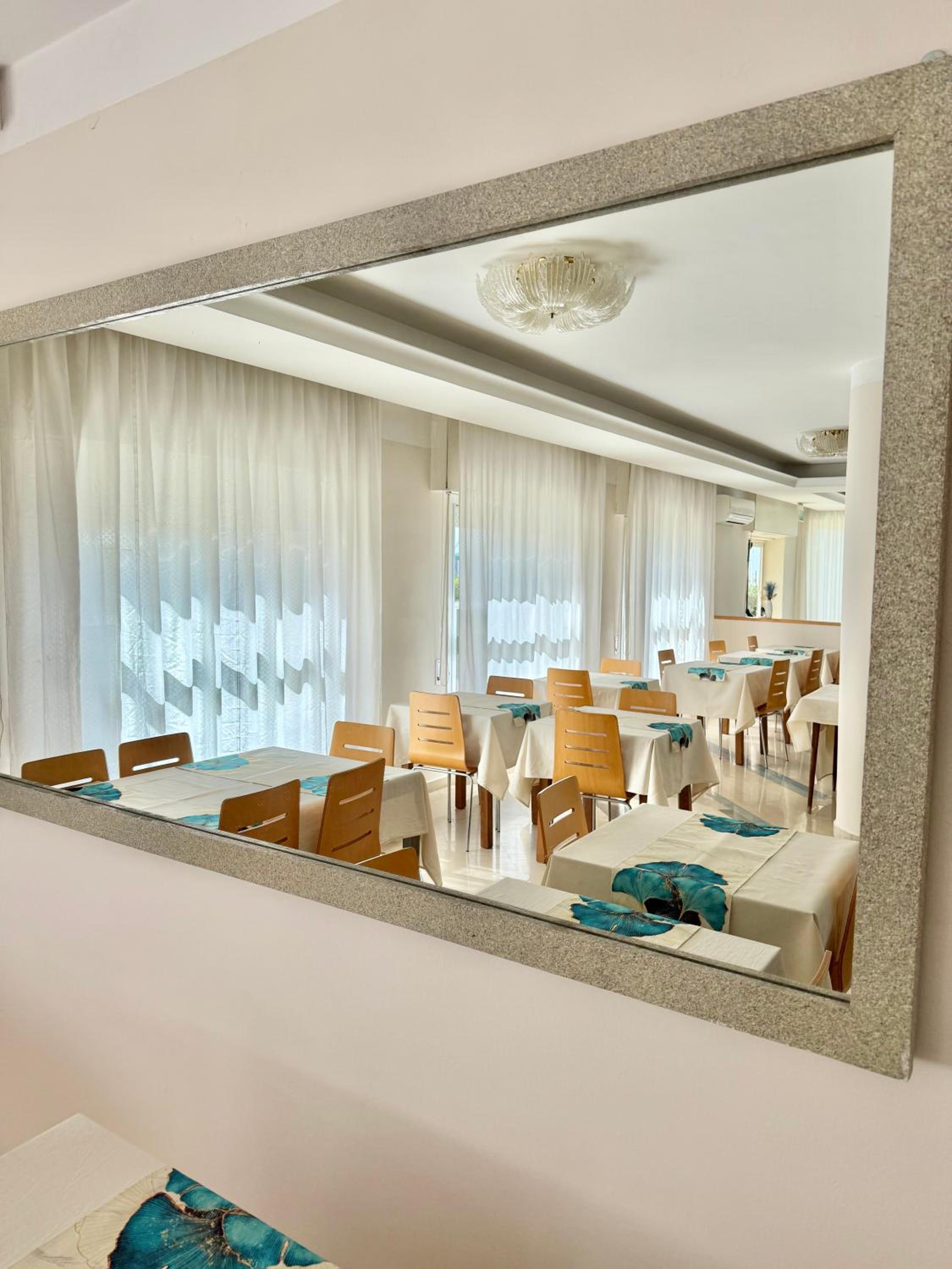 restaurant cafeteria