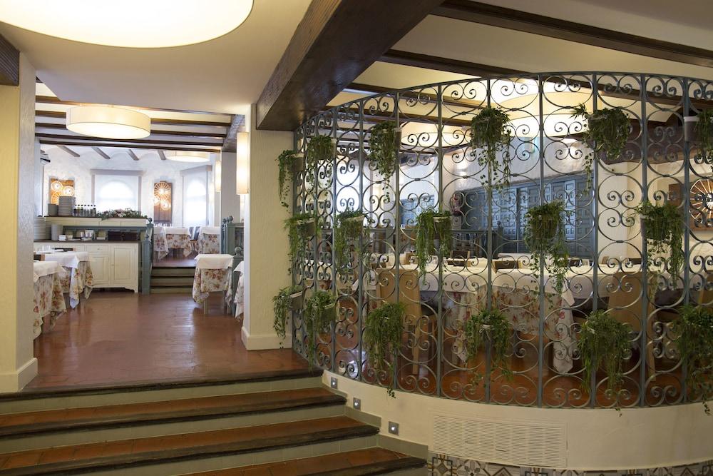 restaurant-cafeteria
