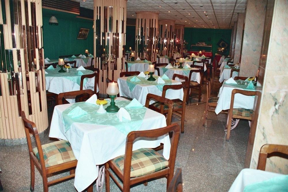 restaurant cafeteria