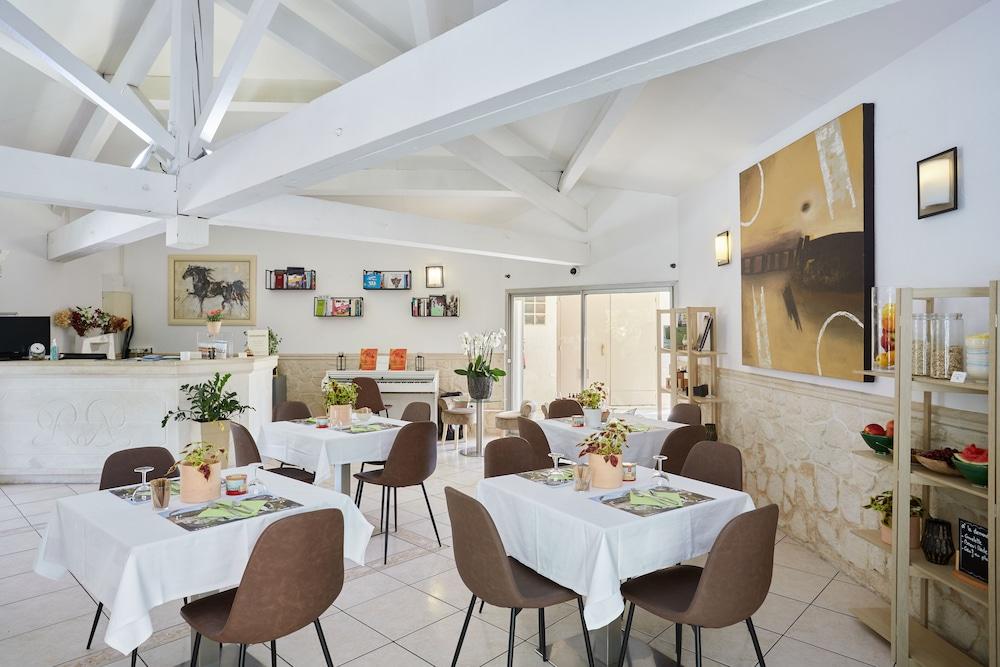 restaurant cafeteria