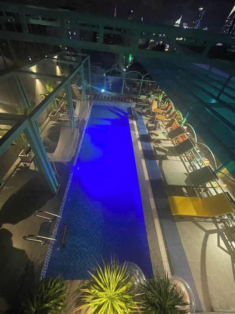 swimming pool spa