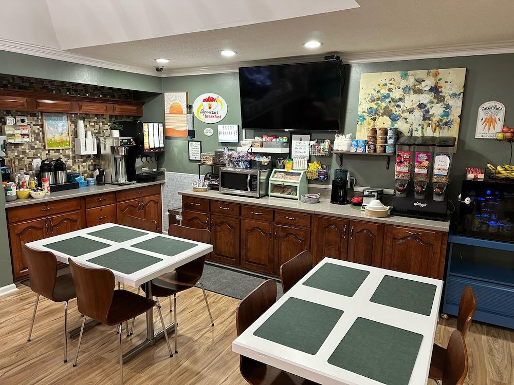 restaurant cafeteria
