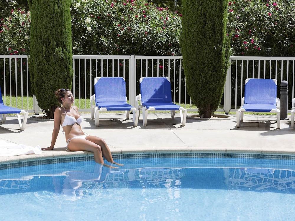 swimming pool spa