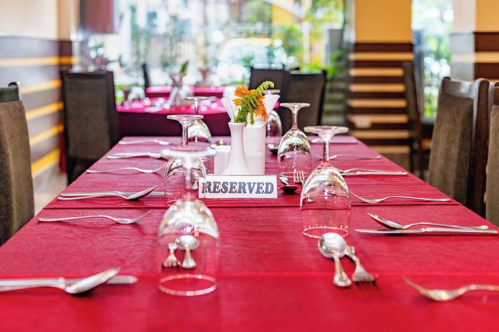 restaurant cafeteria