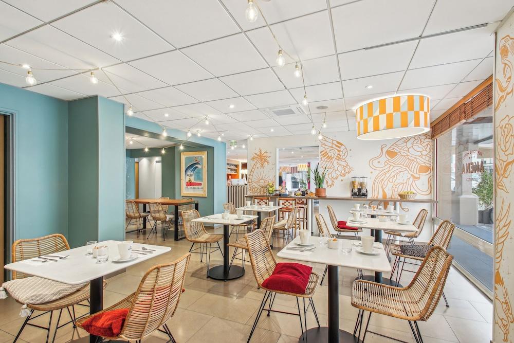 restaurant cafeteria