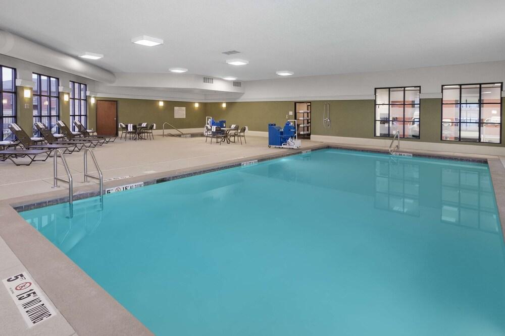 swimming pool spa