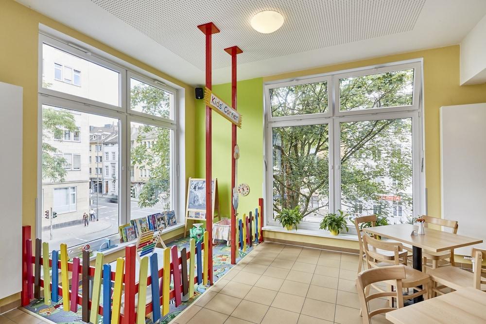 restaurant-cafeteria