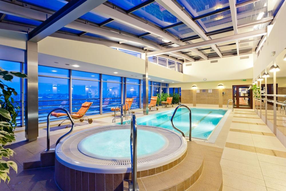 swimming pool spa