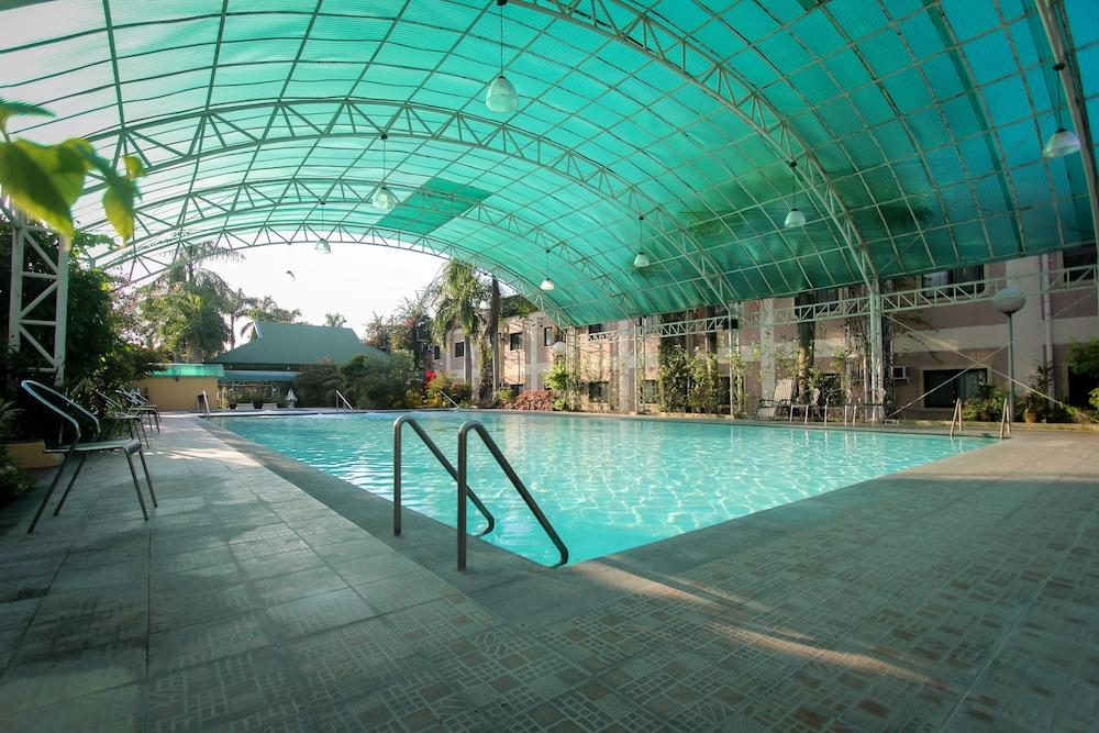swimming pool spa
