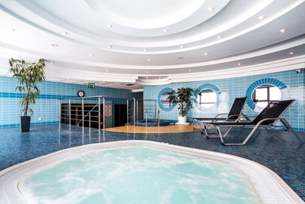 swimming pool spa