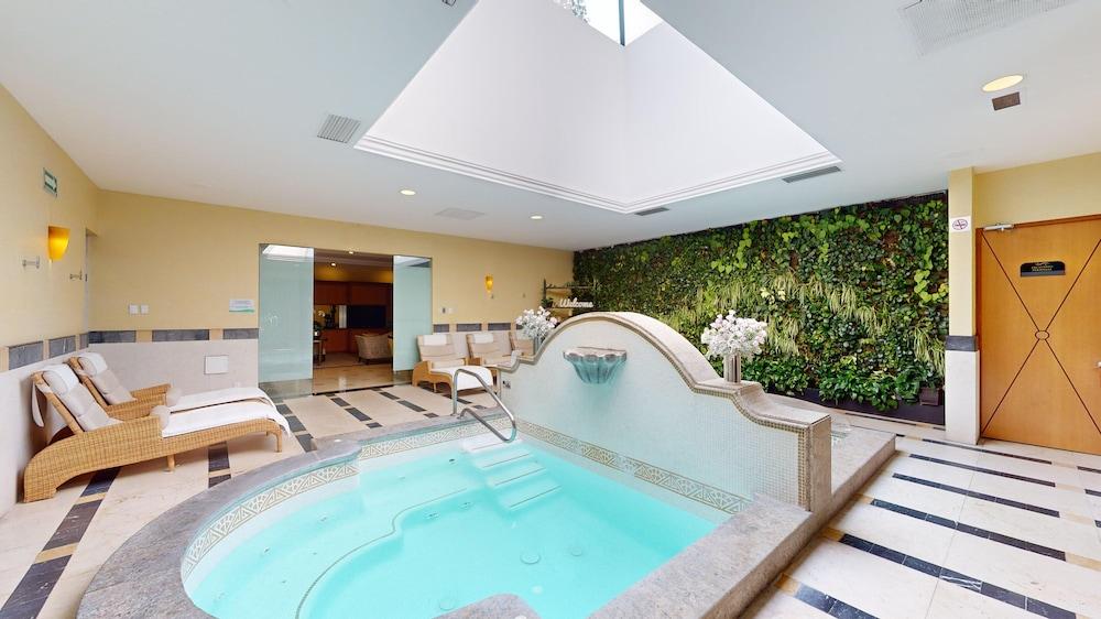 swimming pool spa