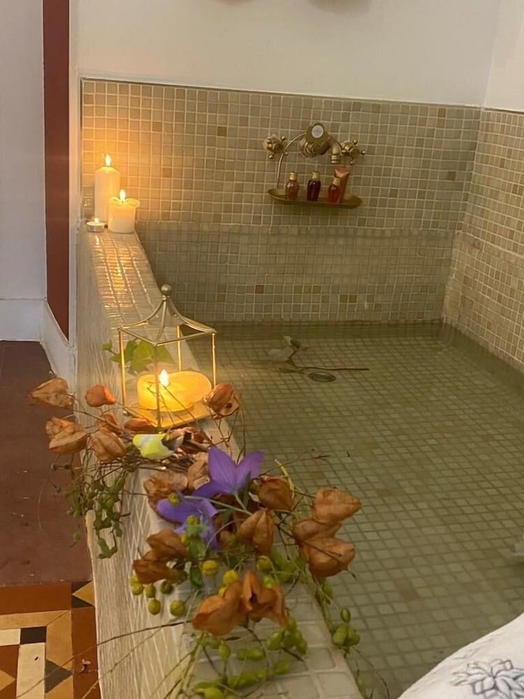 swimming pool spa