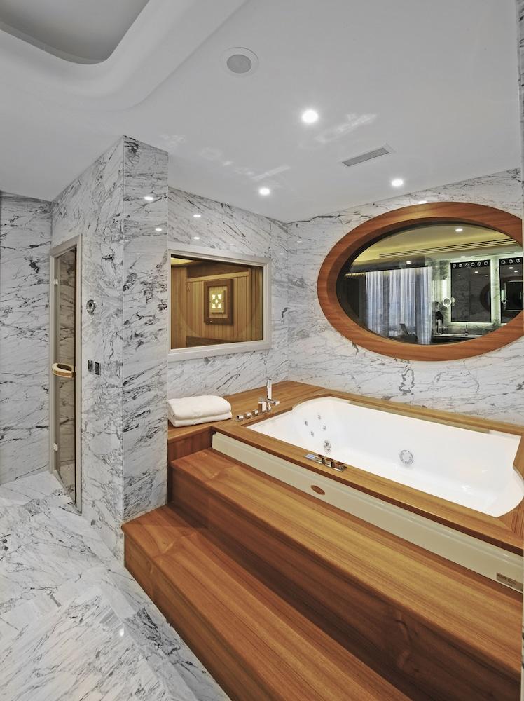 swimming pool spa