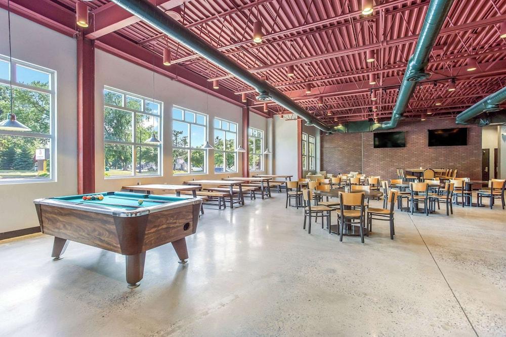 restaurant cafeteria