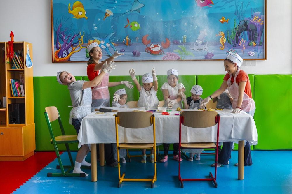restaurant-cafeteria