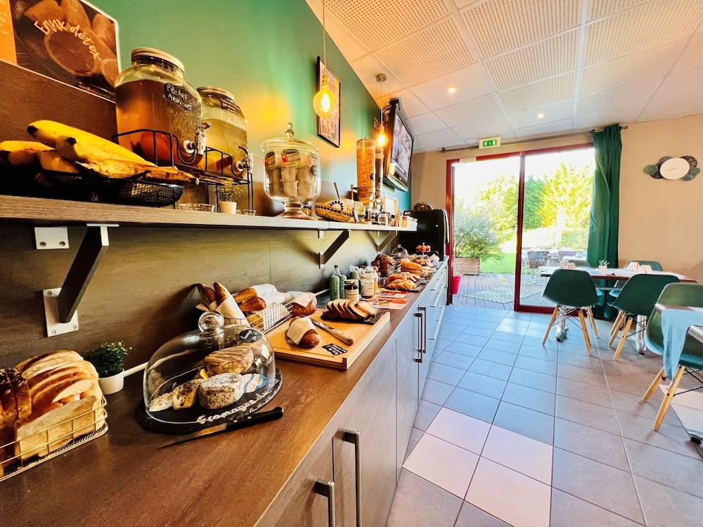 restaurant cafeteria