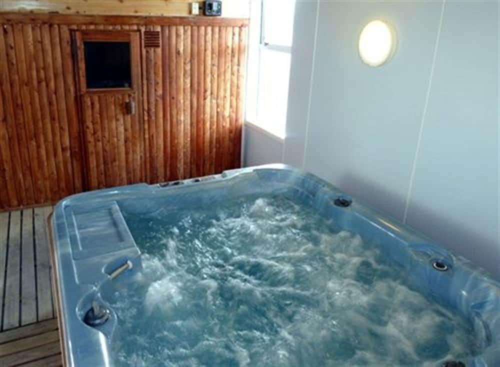 swimming pool spa
