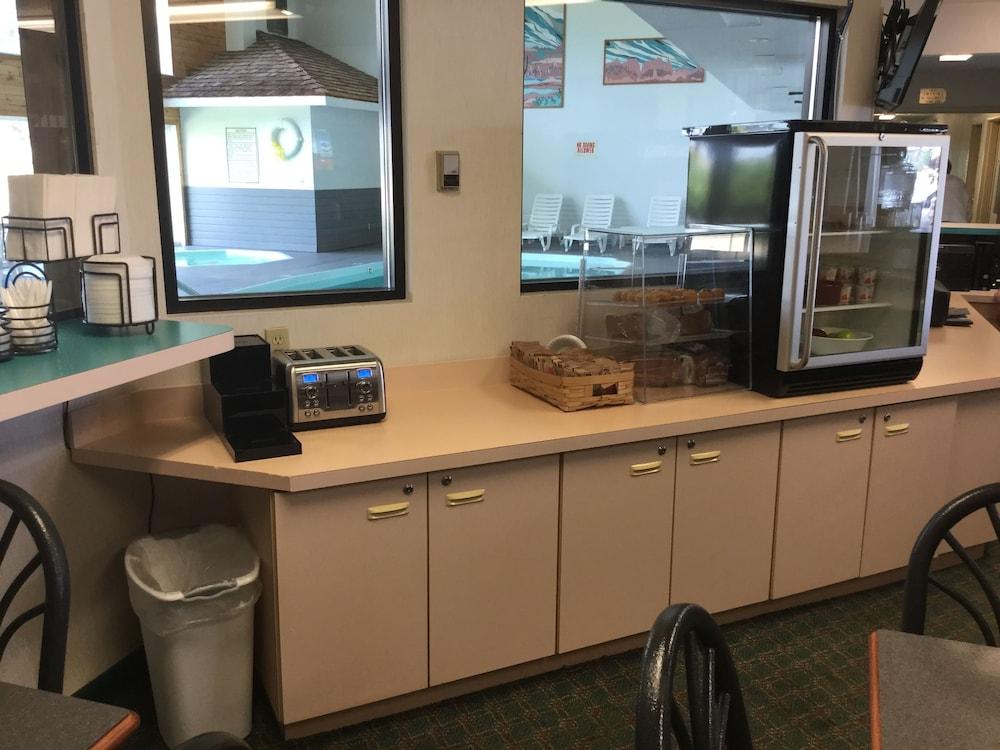 restaurant-cafeteria