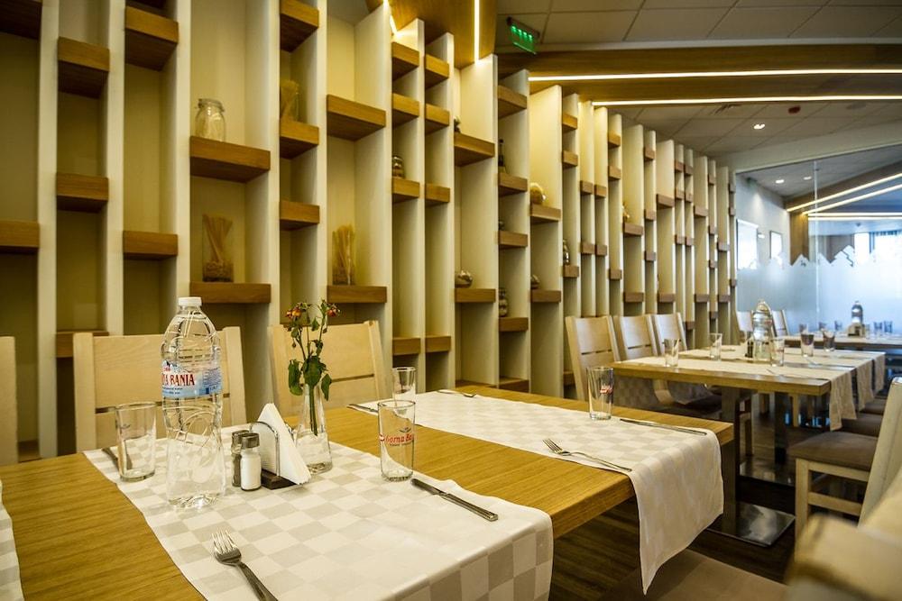 restaurant cafeteria