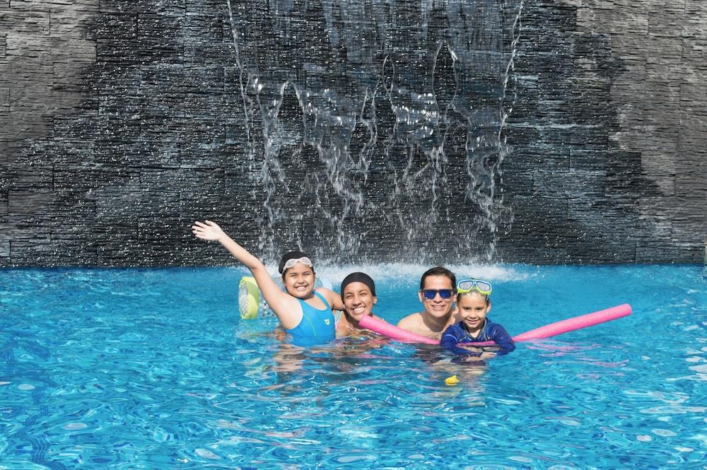 swimming pool spa
