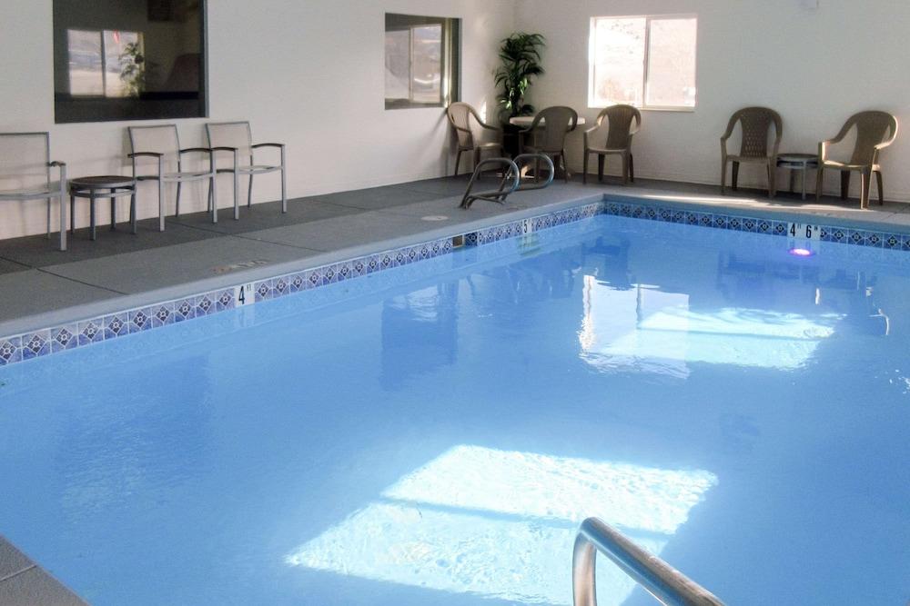 swimming pool spa