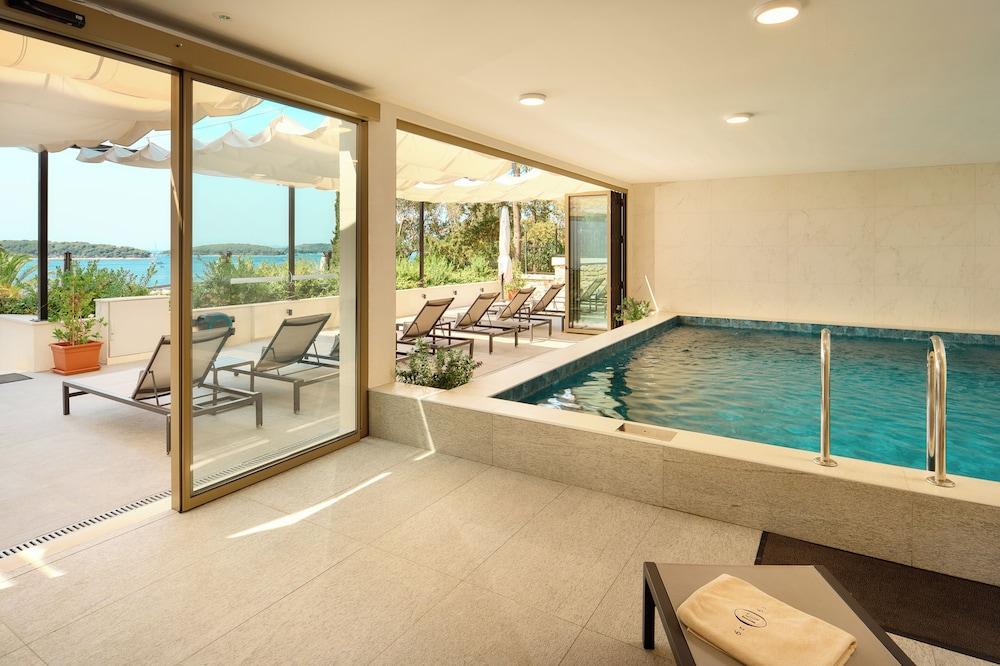 swimming pool spa