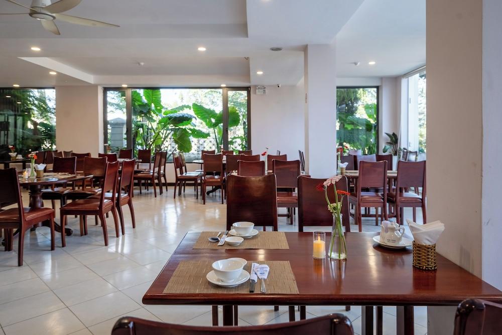 restaurant cafeteria
