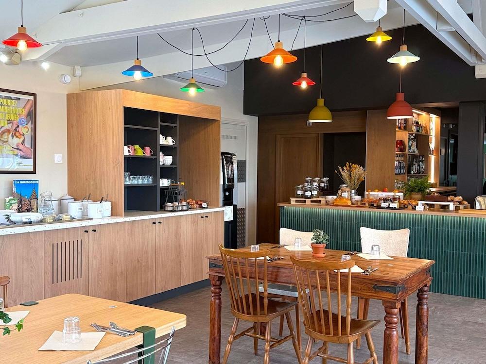 restaurant cafeteria