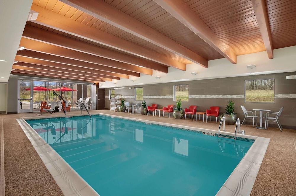 swimming pool spa
